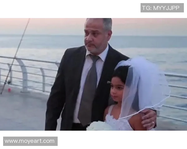 美国足球明星的妻子名字揭秘她们背后的故事与生活点滴 美国足球明星的妻子名字揭秘她们背后的故事与生活点滴