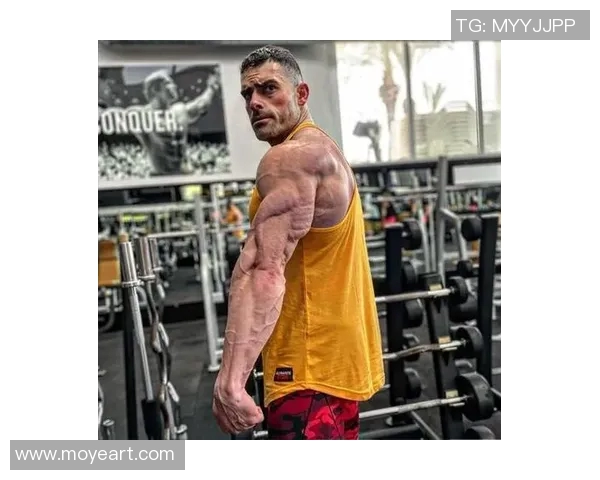 足球明星的腹肌头像展现运动魅力与健美身材的完美结合