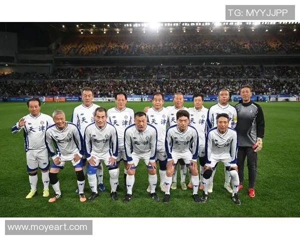 珍贵足球明星合影高清照片展现球场背后的友谊与荣耀