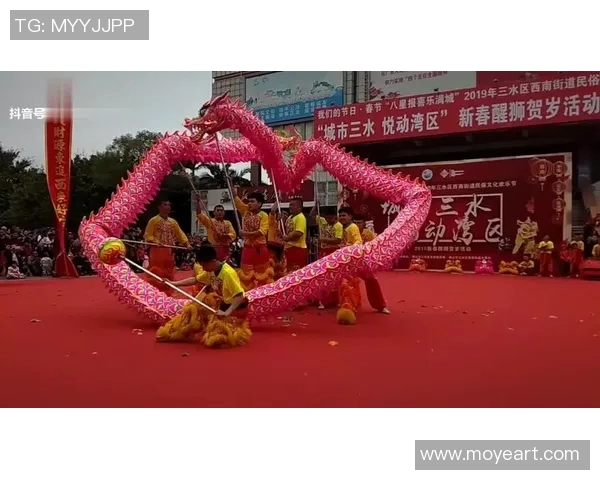 香港足球明星队携手传统文化舞龙展现团结与激情的精彩瞬间